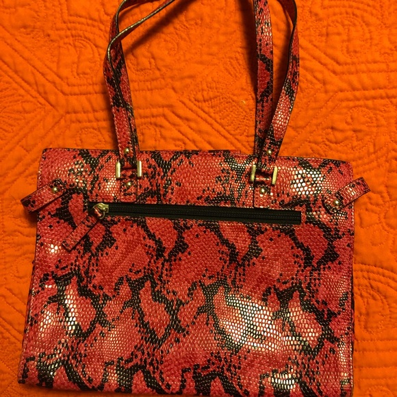 Guess purse - Picture 3 of 5